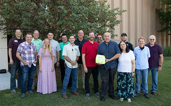 Left to right: Herschel Thompson, Brent Greene, Bruce Hess, Leanne Dunton, Jon Dunton, Mark Robinson, Ron Lozano, Travis Thomas, Jeff Frederick, Jason Randolph, Dave Hunnell (holding the unit), Kathy Hunnell, Caleb Williams, Lonnie Schaffer, and Garry Krueger.